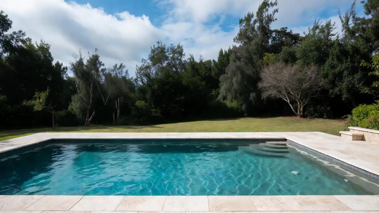 Clean backyard swimming pool in Dickson County Tennessee